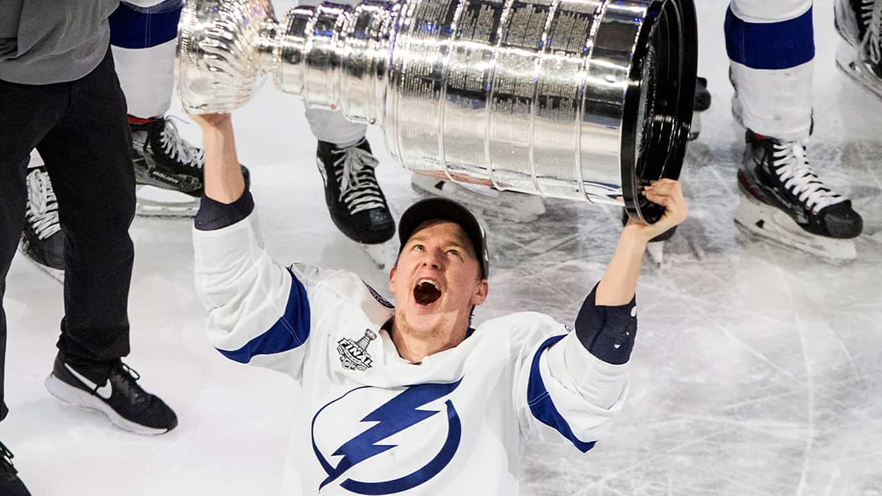 Bubble Hockey Champions: Tampa Bay Lightning Win Stanley Cup - GV