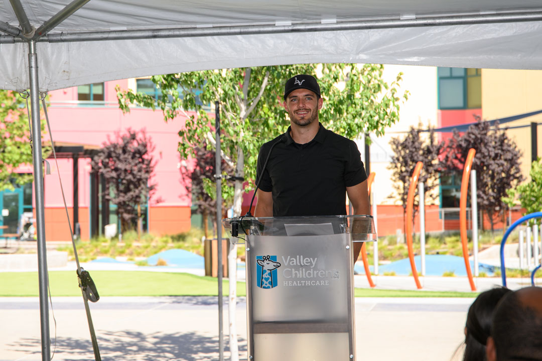 Raiders QB Derek Carr Gifts Valley Children s Staff 6 000 Pairs of