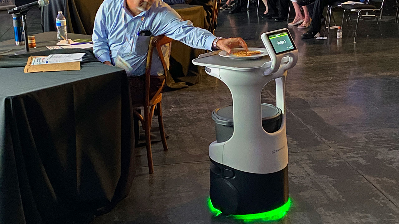 Restauration, Des robots en service