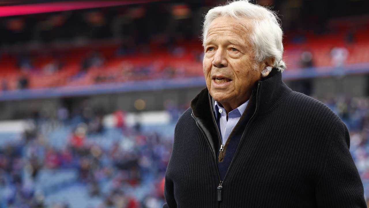 New England Patriots owner Robert Kraft's huge dilemma