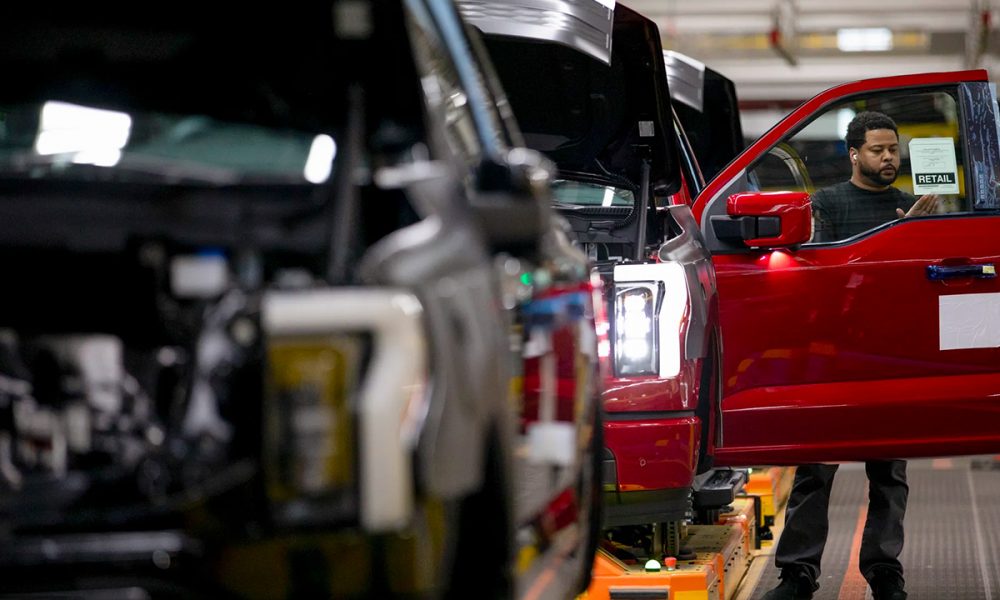 Facing California Deadlines, Automakers Race to Make EVs - GV Wire - Vimarsana News
